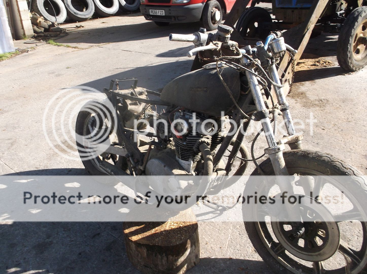 http://i468.photobucket.com/albums/rr41/spanners1964/xs650%20theh%20black%20pig%20023_zpsktyqumga.jpg