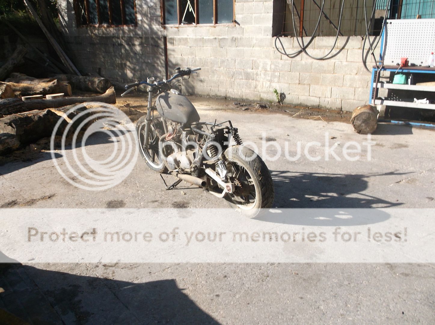 http://i468.photobucket.com/albums/rr41/spanners1964/xs650%20theh%20black%20pig%20025_zpssy3pfuny.jpg