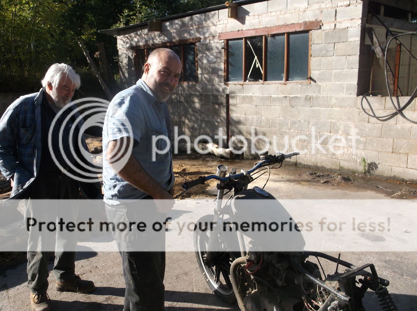 http://i468.photobucket.com/albums/rr41/spanners1964/xs650%20theh%20black%20pig%20026_zpsiioxbfae.jpg