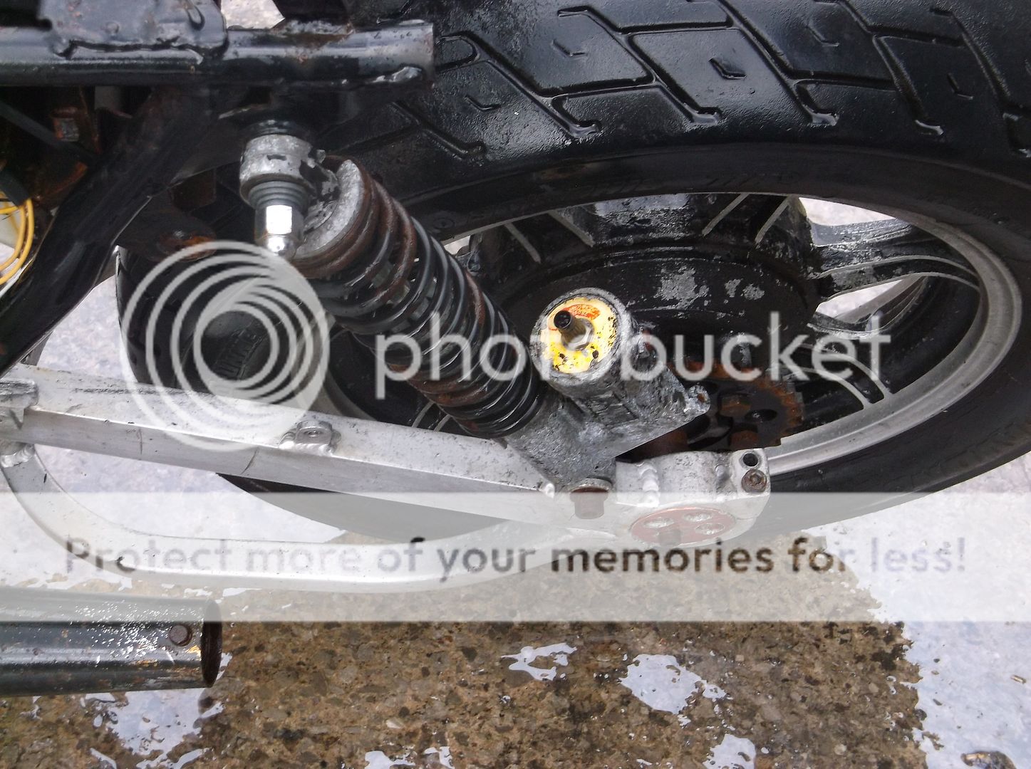 http://i468.photobucket.com/albums/rr41/spanners1964/xs650%20theh%20black%20pig%20031_zpspoquf59v.jpg