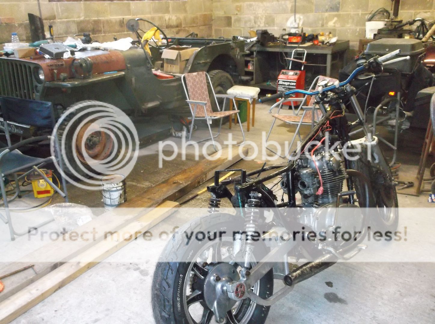 http://i468.photobucket.com/albums/rr41/spanners1964/xs650%20theh%20black%20pig%20042_zpsul1huklg.jpg