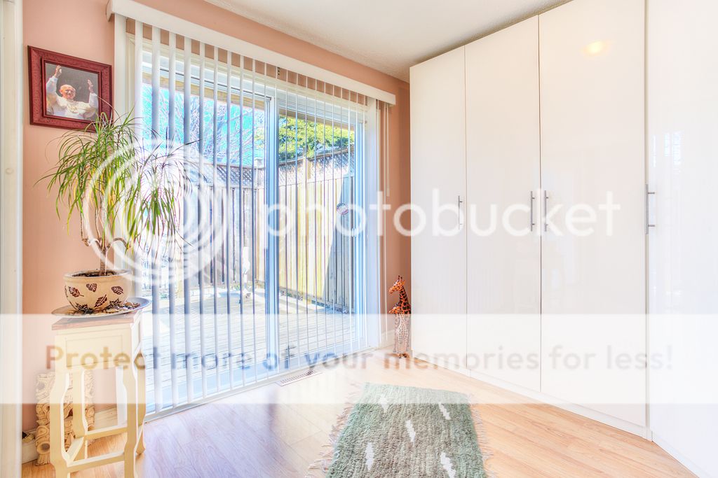 IMAGE: http://i468.photobucket.com/albums/rr48/janek777/IMG_2679_80_81_tonemapped_zps0fbaaa7a.jpg