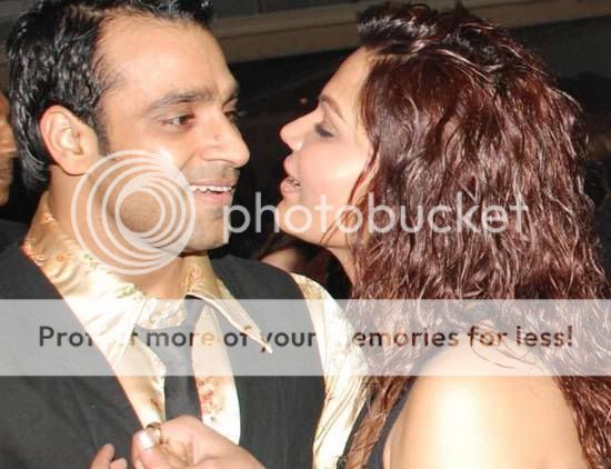 rakhi_abhijit_airkiss_550x422.jpg image by preeto_f30